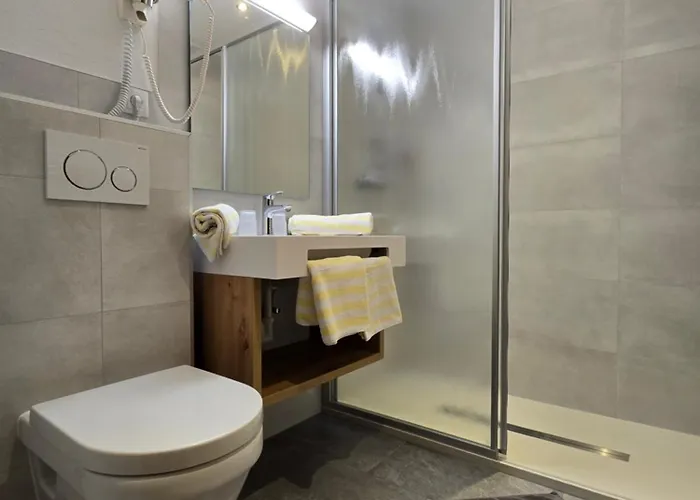 提佑里斯公寓 *