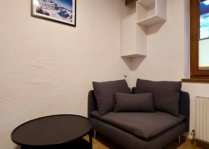 提佑里斯公寓 *