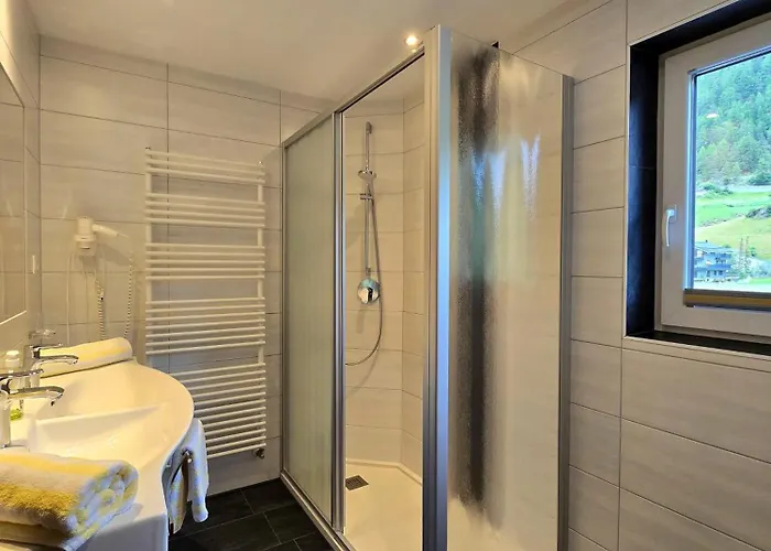 提佑里斯公寓 *